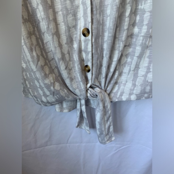 Torrid tie front top - Picture 2 of 8